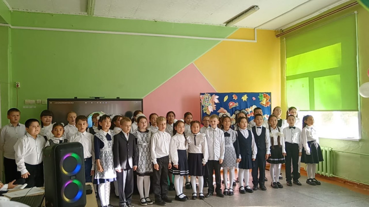 "Учитель! Перед именем твоим позволь смиренно преклонить колени!".